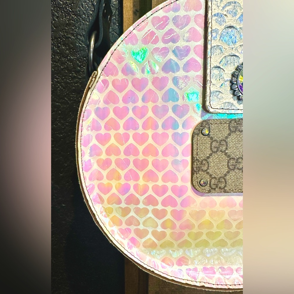 EUC Keep It Gypsy Round Hologram Hearts White Bag - Picture 12 of 14